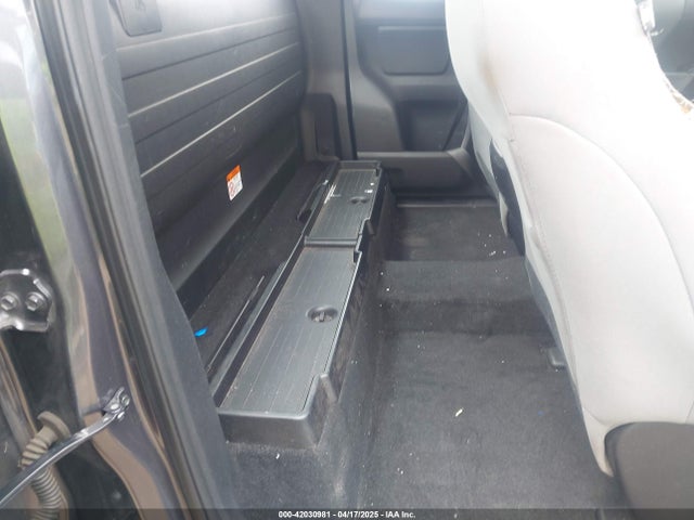 5TFRX5GN8HX085139 Toyota Tacoma Sr