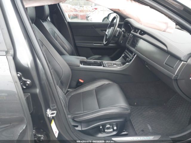 2018 JAGUAR XF SAJBM4FV6JCY54242 Photo 4