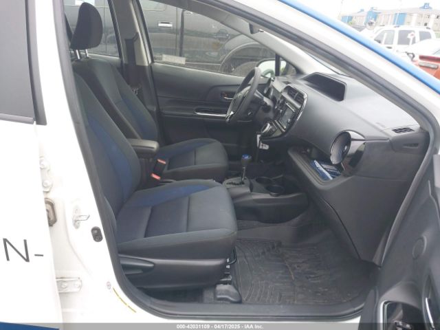 JTDKDTB35J1599639 Toyota Prius C Two