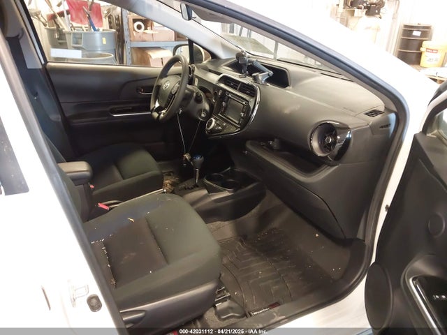 JTDKDTB35J1599642 Toyota Prius C Two