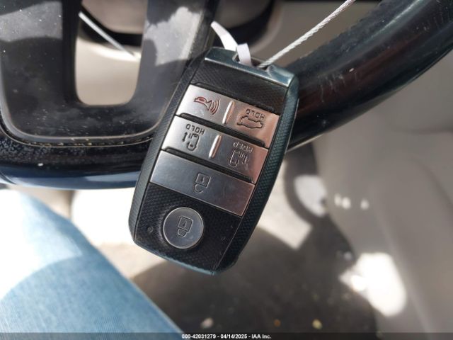 KNDMB5C17H6253936 KIA SEDONA LX
