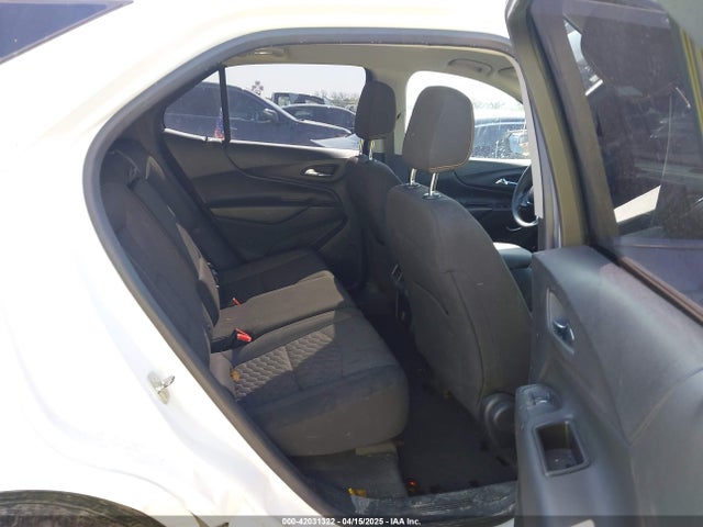 2GNAXKEXXJ6267227 Chevrolet EQUINOX LT