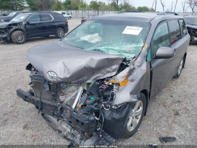 5TDKK3DC8FS655960 Toyota Sienna Le 8 Passenger