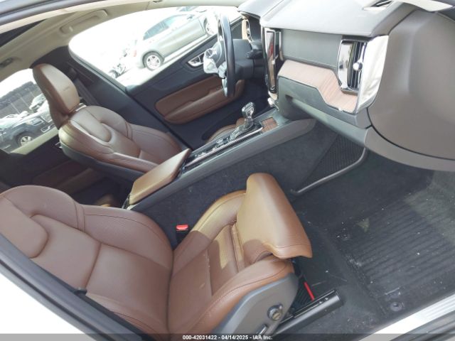 LYVA22RL0KB243112 Volvo Xc60 T6 Inscription