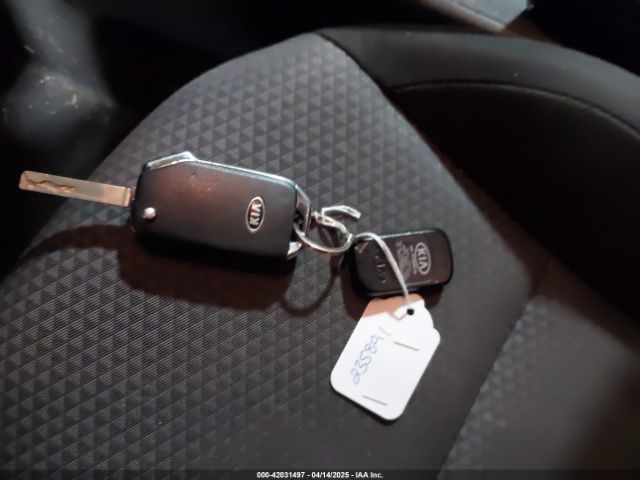 KNDJ23AU7L7724863 KIA SOUL LX
