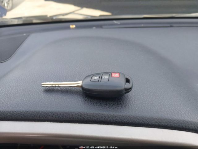 2T3BFREV0FW408275 Toyota RAV4 LE