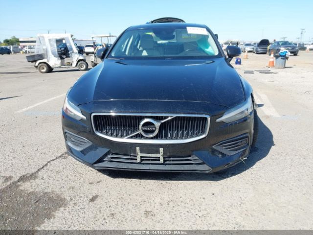 7JR102FK8KG002051 Volvo S60 T5 Momentum