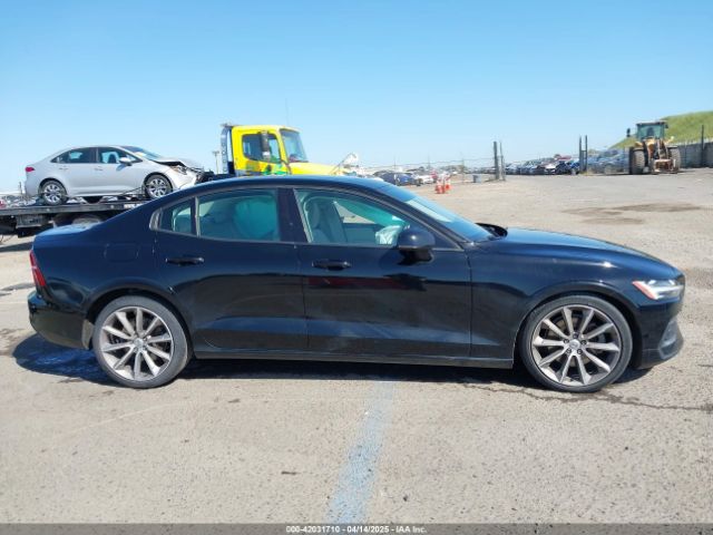 7JR102FK8KG002051 Volvo S60 T5 Momentum