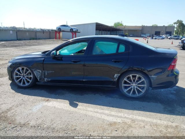 7JR102FK8KG002051 Volvo S60 T5 Momentum