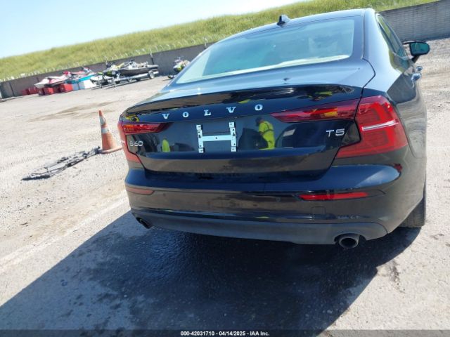 7JR102FK8KG002051 Volvo S60 T5 Momentum