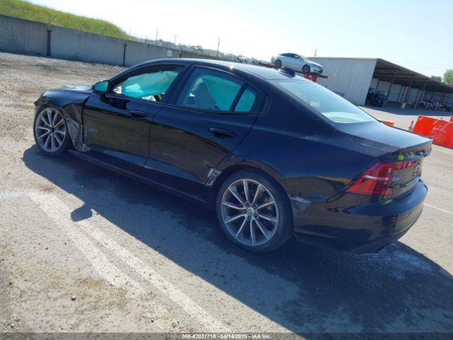 7JR102FK8KG002051 Volvo S60 T5 Momentum