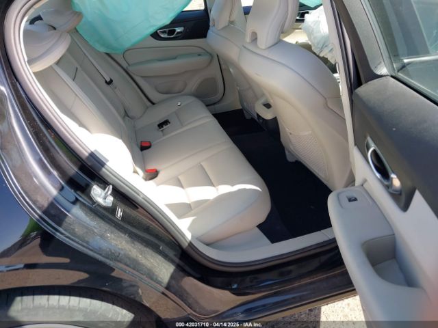 7JR102FK8KG002051 Volvo S60 T5 Momentum