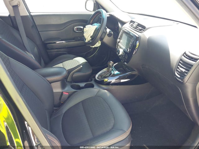 KNDJX3AA8J7899675 KIA Soul !