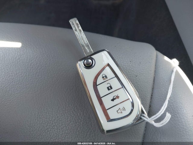 4T1B11HK6JU029106 Toyota CAMRY SE