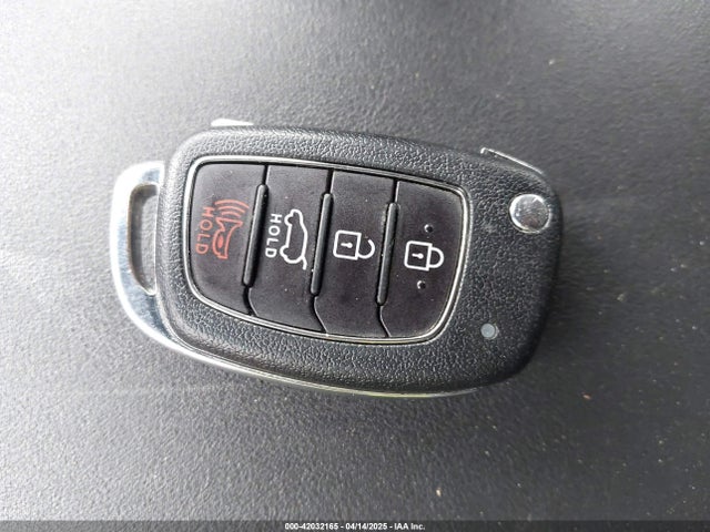 KM8J2CA46LU210855 Hyundai TUCSON SE