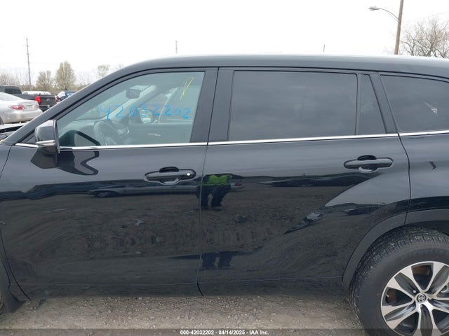 5TDKDRBHXPS040761 Toyota Highlander Xle
