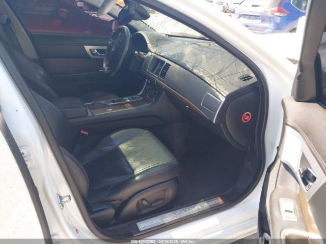 2014 JAGUAR XF SAJWJ0EF6E8U17959 Photo 4