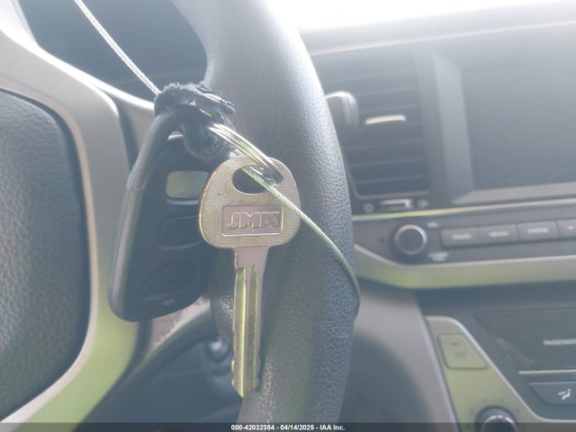 5NPD84LF9JH380476 Hyundai ELANTRA SEL