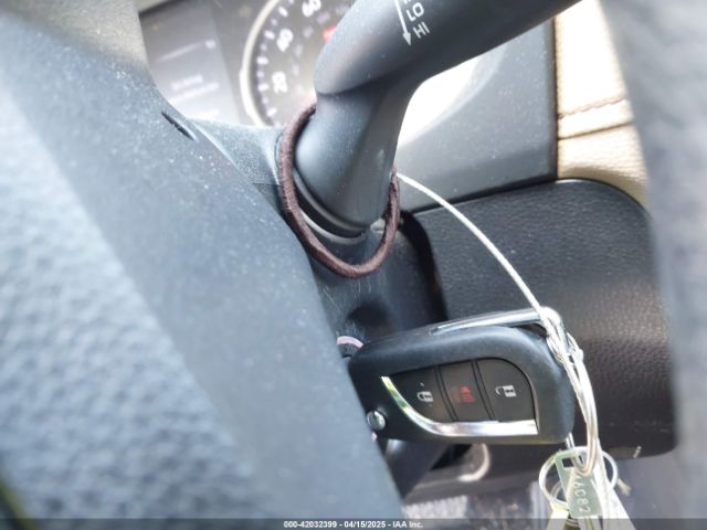 JTMH1RFVXKD040735 Toyota RAV4 LE