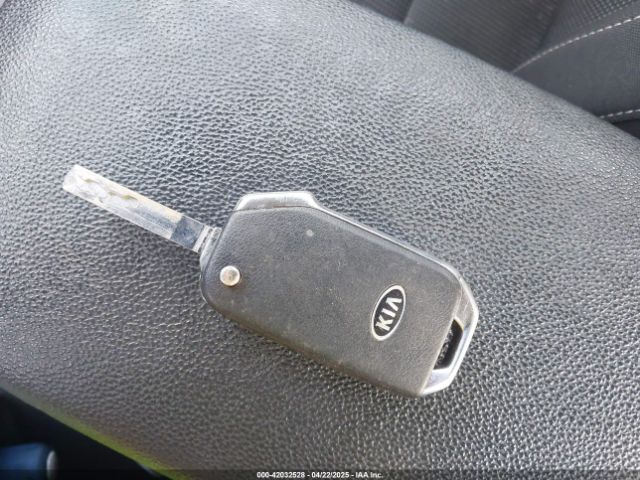 3KPF24AD9KE077229 KIA Forte Lxs