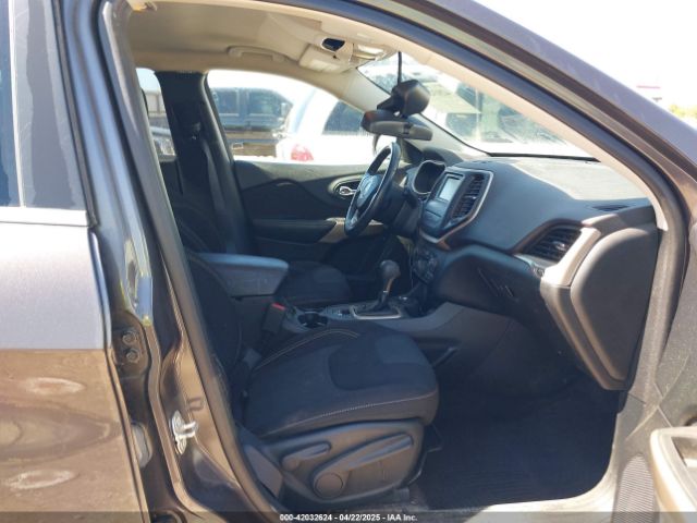 1C4PJMCS9HW602002 Jeep Cherokee Latitude 4x4