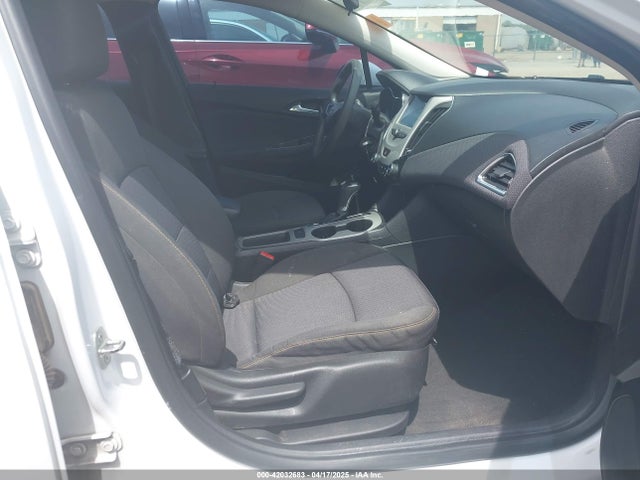1G1BC5SMXJ7172275 Chevrolet Cruze Ls Auto