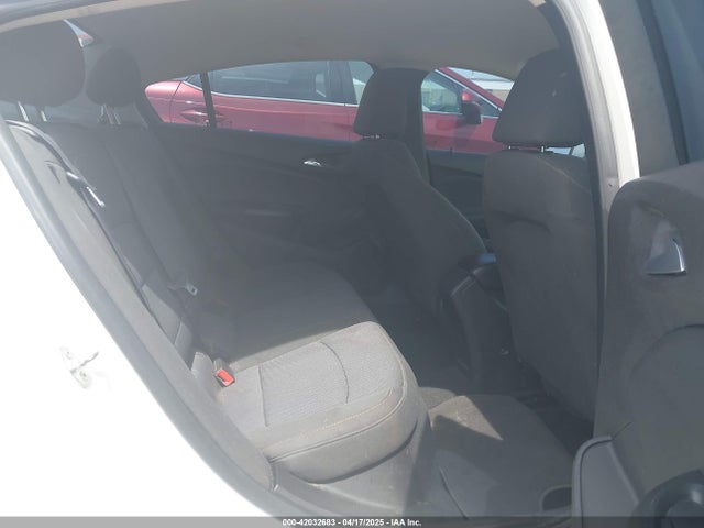 1G1BC5SMXJ7172275 Chevrolet Cruze Ls Auto
