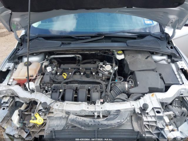 1FADP3F29JL328952 Ford FOCUS SE