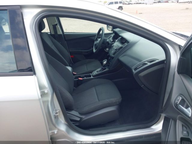 1FADP3F29JL328952 Ford FOCUS SE