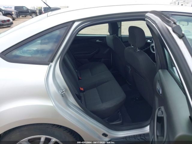 1FADP3F29JL328952 Ford FOCUS SE