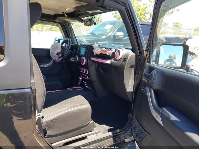 1C4GJWBG9FL540558 Jeep Wrangler Sahara