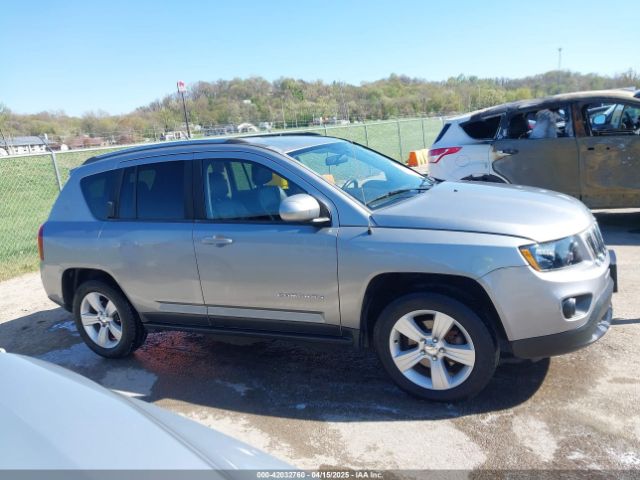 1C4NJCEB4FD186271 Jeep Compass Latitude