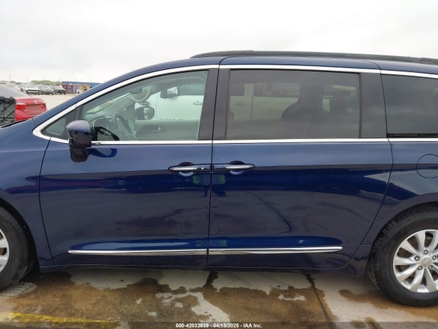 2C4RC1BG2HR526422 Chrysler Pacifica Touring L