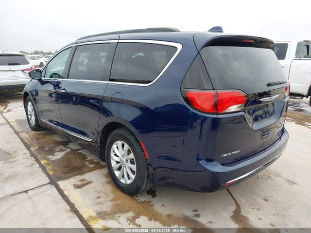 2C4RC1BG2HR526422 Chrysler Pacifica Touring L