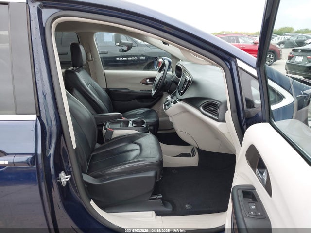 2C4RC1BG2HR526422 Chrysler Pacifica Touring L
