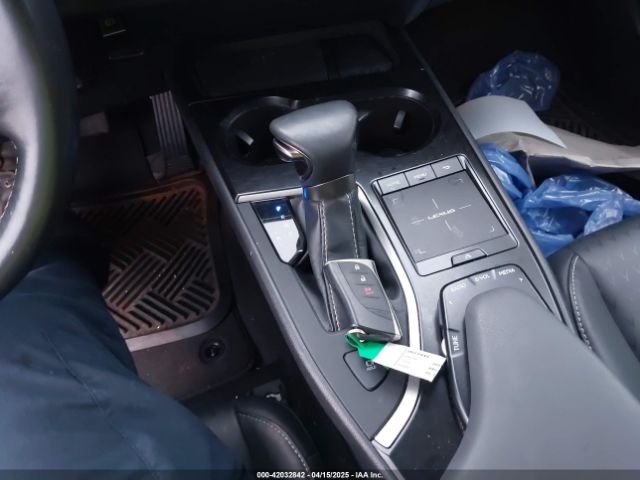 JTHY3JBH0K2013968 Lexus UX 200
