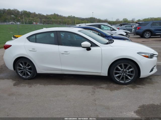 3MZBN1V32JM190611 Mazda 3 TOURING