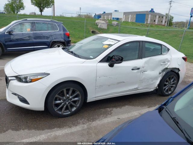 3MZBN1V32JM190611 Mazda 3 TOURING