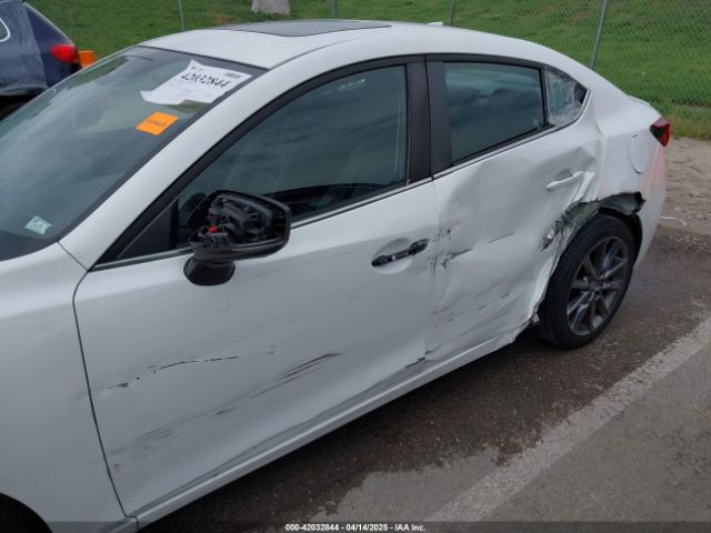 3MZBN1V32JM190611 Mazda 3 TOURING