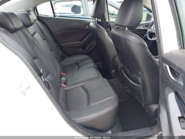 3MZBN1V32JM190611 Mazda 3 TOURING