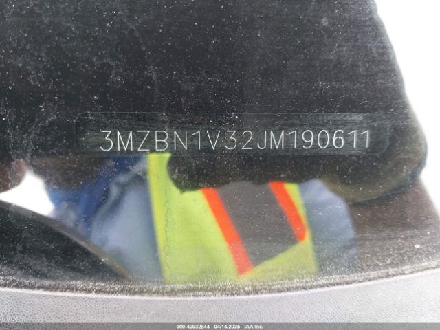 3MZBN1V32JM190611 Mazda 3 TOURING