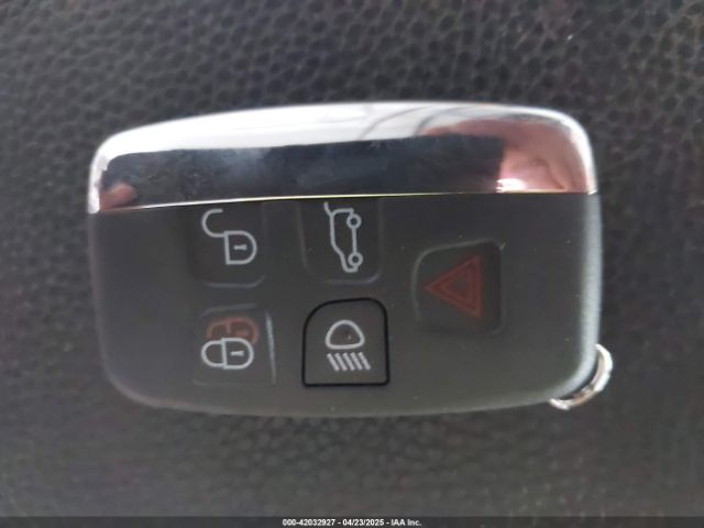 2017 JAGUAR XE SAJAJ4BV8HA967951 Photo 10