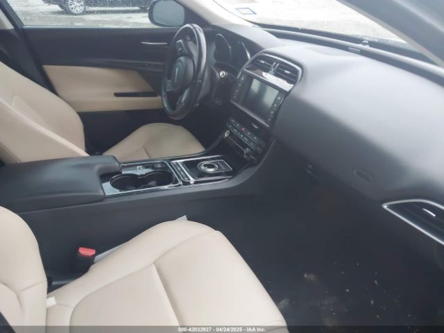 SAJAJ4BV8HA967951 Jaguar Xe 35t Premium