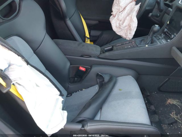 2024 PORSCHE CAYMAN WP0AE2A87RK274870 Photo 4