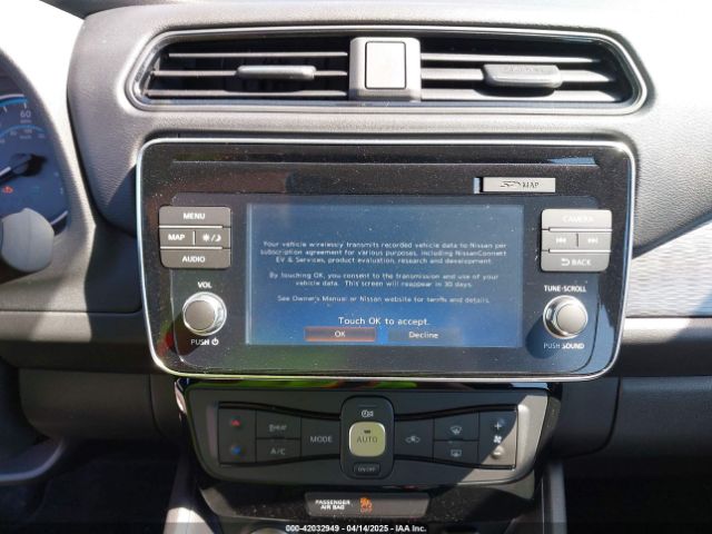1N4AZ1CP5JC300857 Nissan LEAF SV