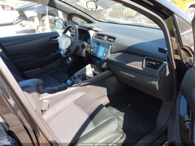 1N4AZ1CP5JC300857 Nissan LEAF SV