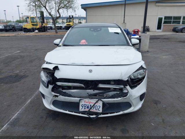 WDD3G4EB3KW027838 Mercedes-Benz A 220