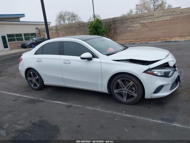 WDD3G4EB3KW027838 Mercedes-Benz A 220