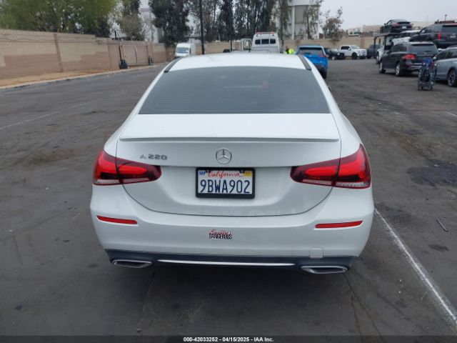WDD3G4EB3KW027838 Mercedes-Benz A 220