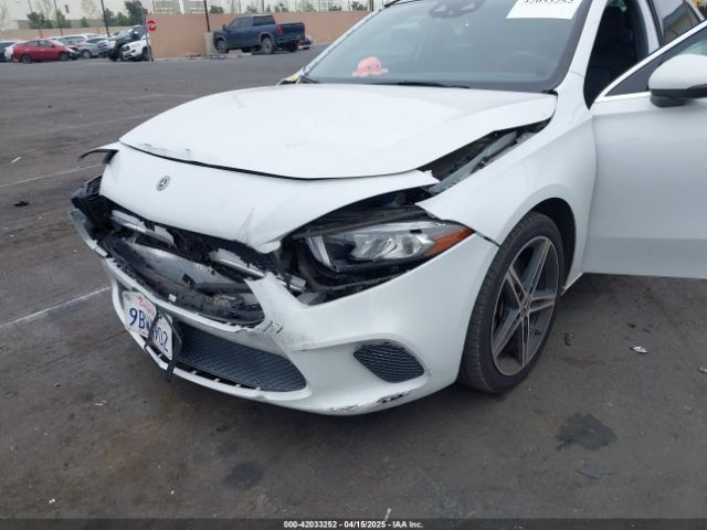 WDD3G4EB3KW027838 Mercedes-Benz A 220